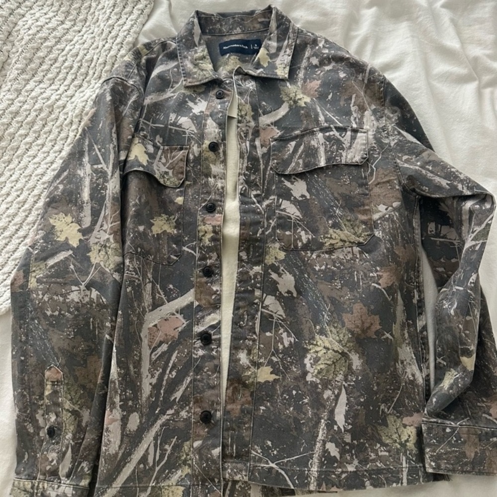 Men’s Abercrombie camo shirt